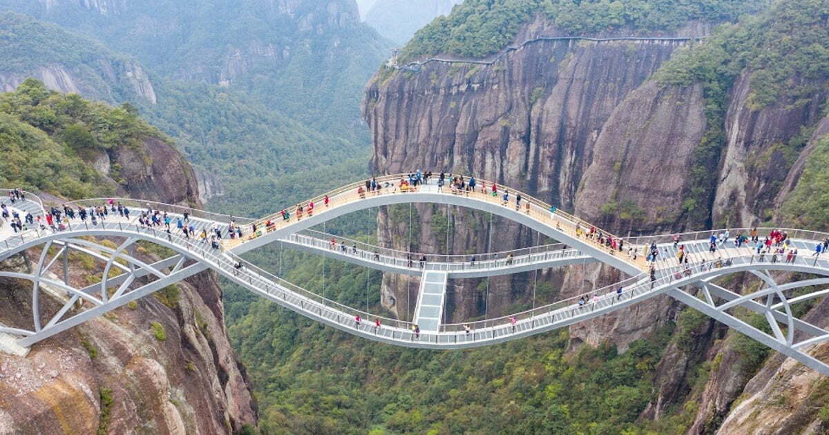 It’s Been Called “The Scariest Bridge In The World” And The Photos Are Absolutely Terrifying