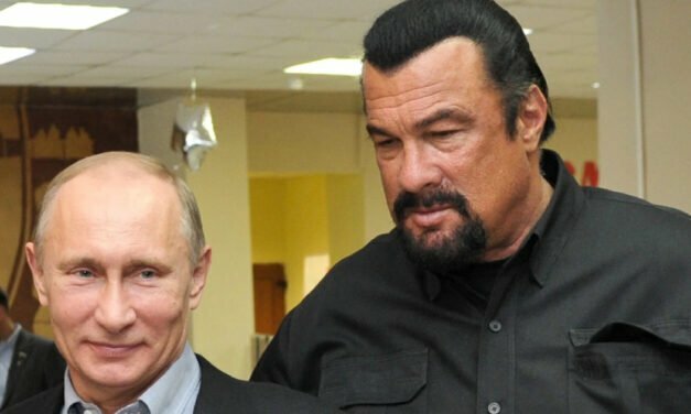 Putin bestows friendship award on actor Steven Seagal