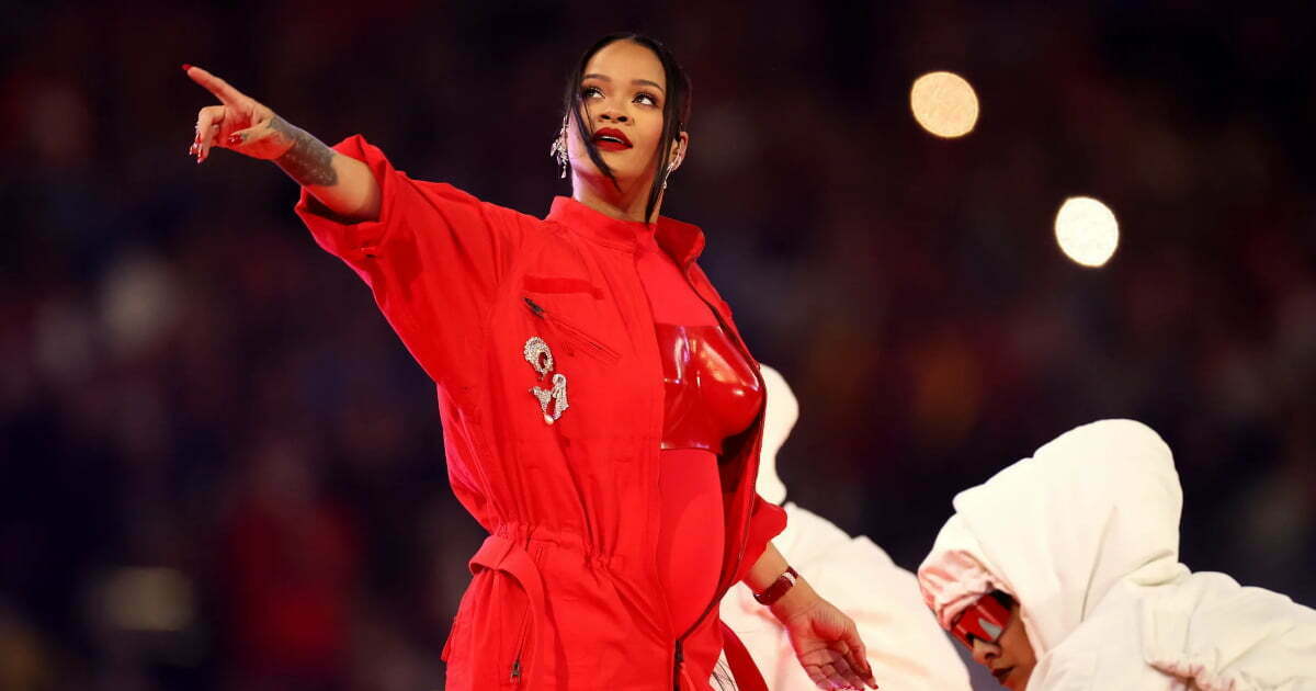 Is Rihanna Pregnant? Flaunts Belly At Super Bowl