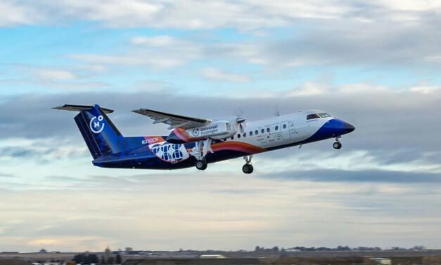 Universal Hydrogen’s 40-passenger hydrogen electric plane completes maiden flight [Video]