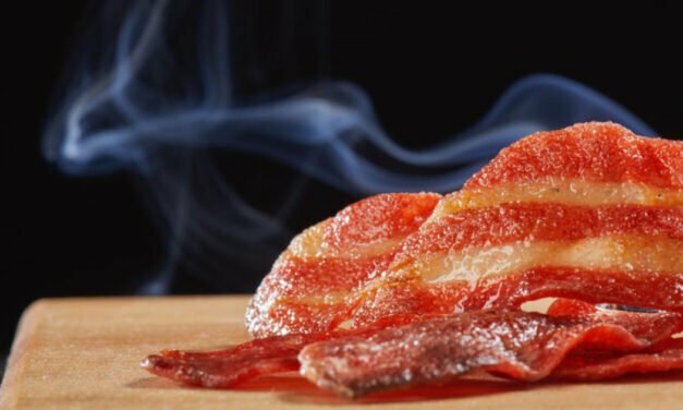 SCIENTISTS SAY THEY CAN MAKE DELICIOUS LAB-GROWN FAT, WEAVE IT INTO FAKE BACON
