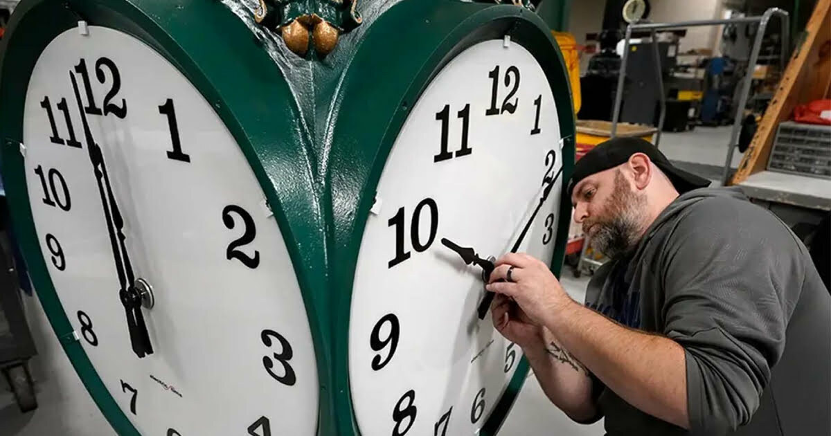 Springing forward into daylight saving time is a step back for health – a neurologist explains the medical evidence, and why this shift is worse than the fall time change