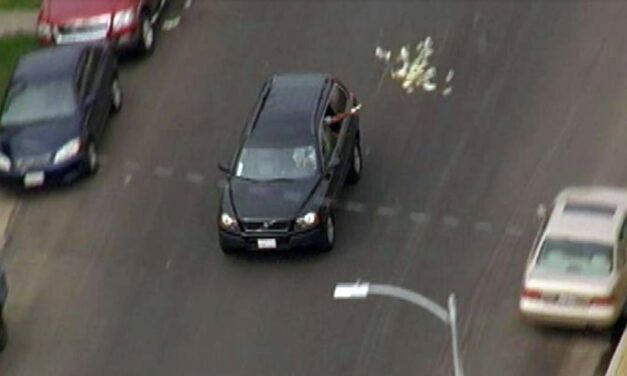 Man throws $200,000 on Oregon highway to ‘bless others’