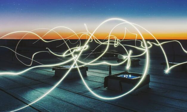 SCIENTISTS HARVEST ELECTRICITY FROM “THIN AIR” USING STRANGE MATERIAL