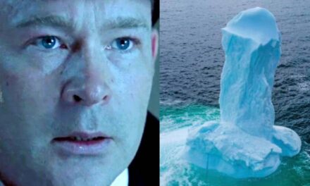 INTERNET AMUSED BY ICEBERG WITH A VERY INTERESTING SHAPE