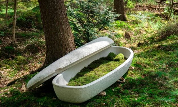 GET BURIED IN A $1,000 ORGANIC, BIODEGRADABLE MUSHROOM COFFIN