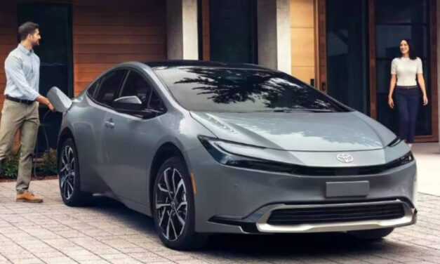 The New Prius is… SICK?! (Solar panel roof)
