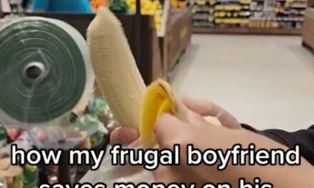 Viral video shows man peeling bananas before buying to allegedly save money: ‘Penny pincher’