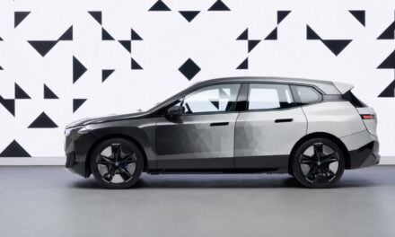 Motorists seriously impressed as BMW changes colour as it reverses into spot