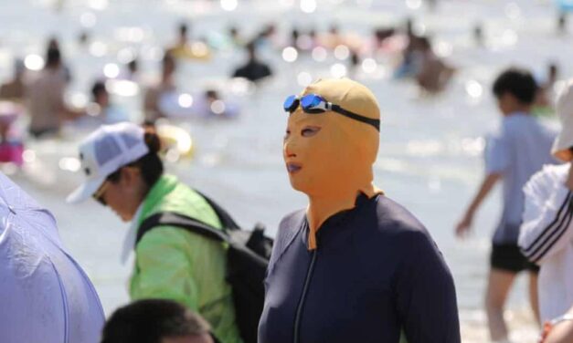 ‘Facekinis’ become popular in China as temperatures soar