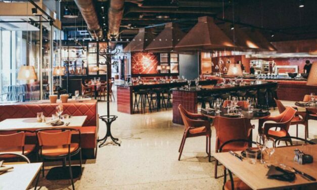 Server Reveals “Everything You Wish You Didn’t Know About Restaurants”