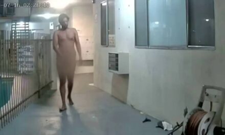 Naked man terrorizing Los Angeles-area apartment complex, residents say