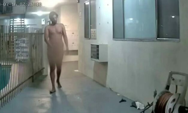 Naked man terrorizing Los Angeles-area apartment complex, residents say
