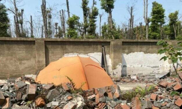 29-Year-Old Man Lives in a Tent Because He Wants to Relax Not Work