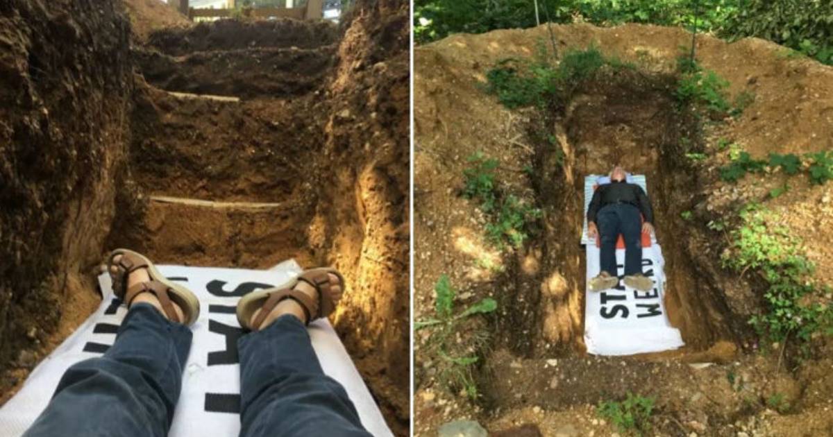 University Lets Students Lie in a Grave to Reconcile With Their Mortality