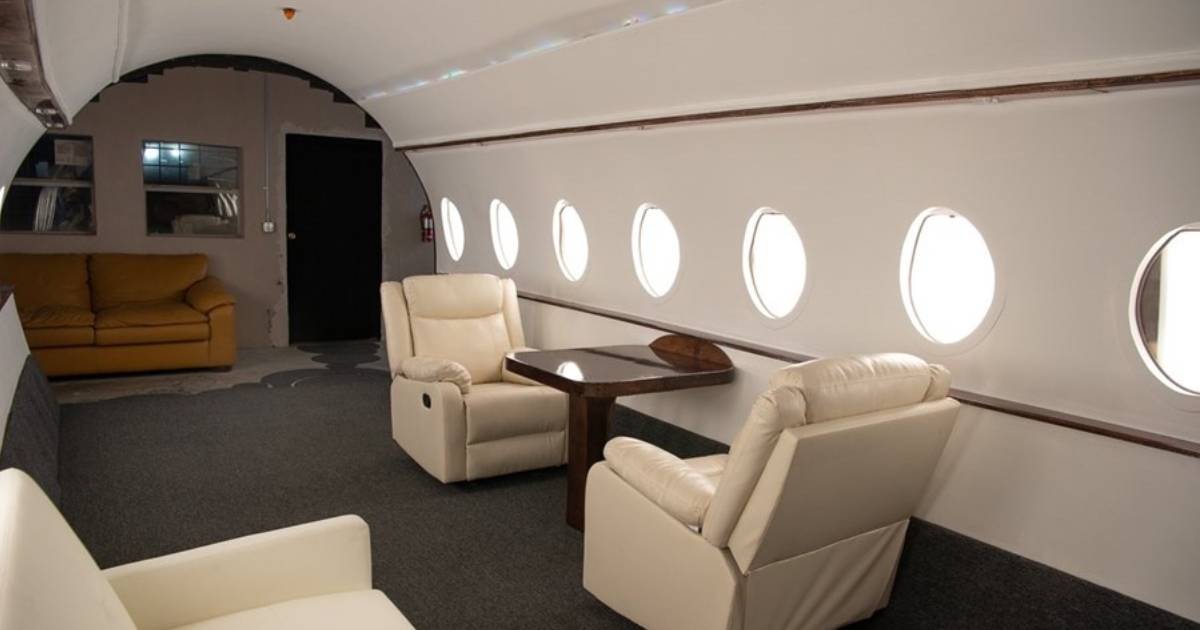 Popular Influencers Exposed for Renting Fake Private Jet Studio in Los Angeles