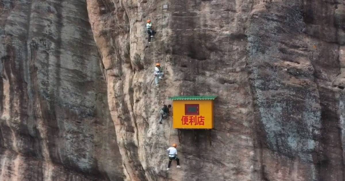 Cliff face shop in China’s Hunan province dubbed ‘inconvenient convenience store’