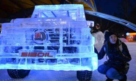 Russian Car Enthusiast Builds Functional Mercedes G-Class SUV Out of Ice Blocks