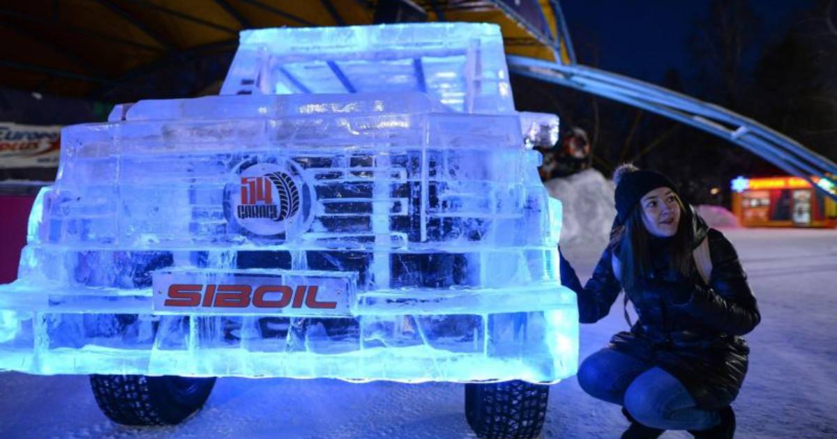 Russian Car Enthusiast Builds Functional Mercedes G-Class SUV Out of Ice Blocks