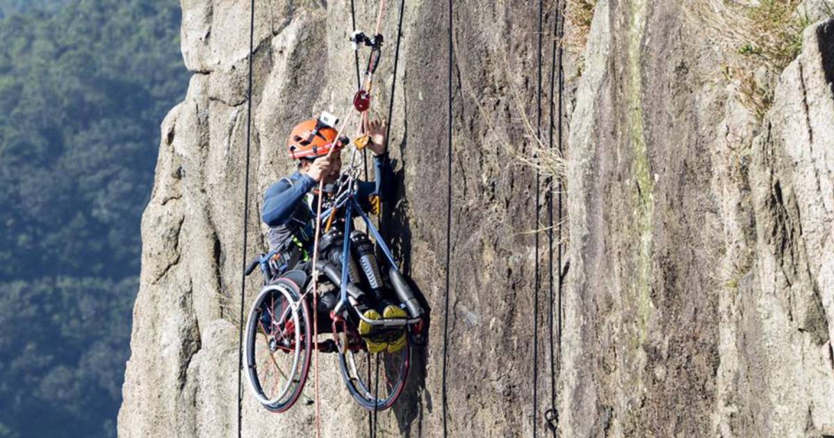 Inspiring Paraplegic Athlete Climbs 500-Meter High Mountain in His Wheelchair