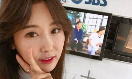 48-Year-Old Korean Dentist Stuns the Internet with Her Unusually-Youthful Appearance