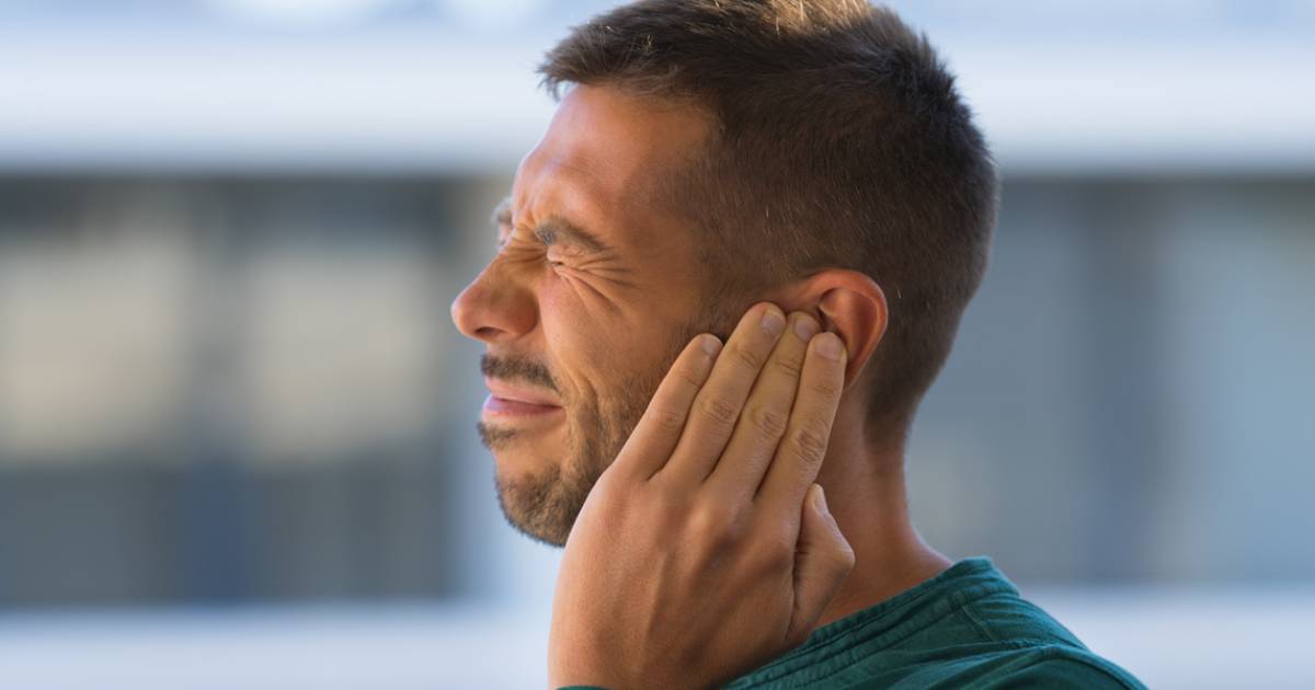 Man Sprays Insecticide in Ear to Kill Trapped Cockroach