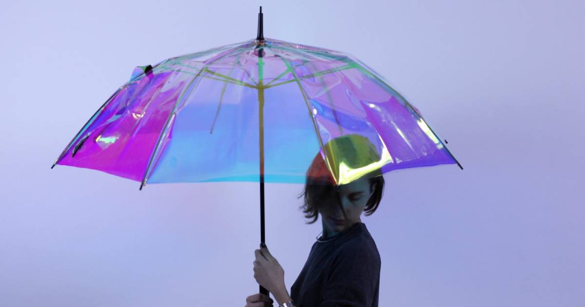 Smart Umbrella Lets You Know It’s Going to Rain Half an Hour in Advance