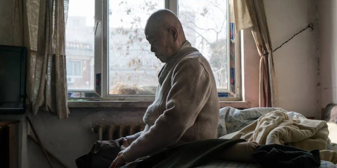 Old Chinese Man Is So Lonely That He Would Give His Monthly Pension to Any Family Willing to Adopt Him