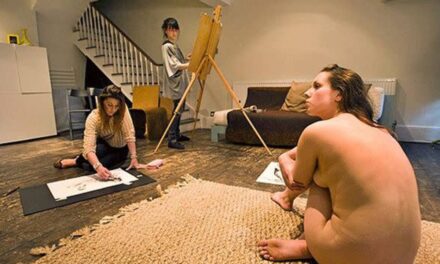 Mother of University Student Outraged That Her Daughter Must Perform Nude to Pass Art Class Exam