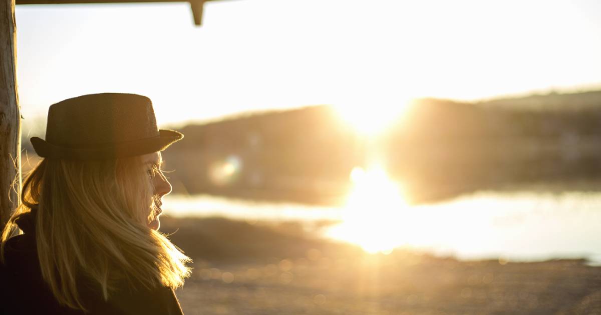 Women in Hong Kong Are Trying to Lose Weight by Staring at the Sun