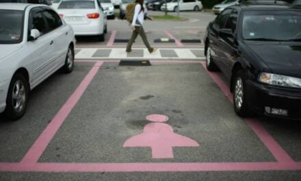 Shanghai Shopping Mall Creates Extra-Large Parking Spaces for Women