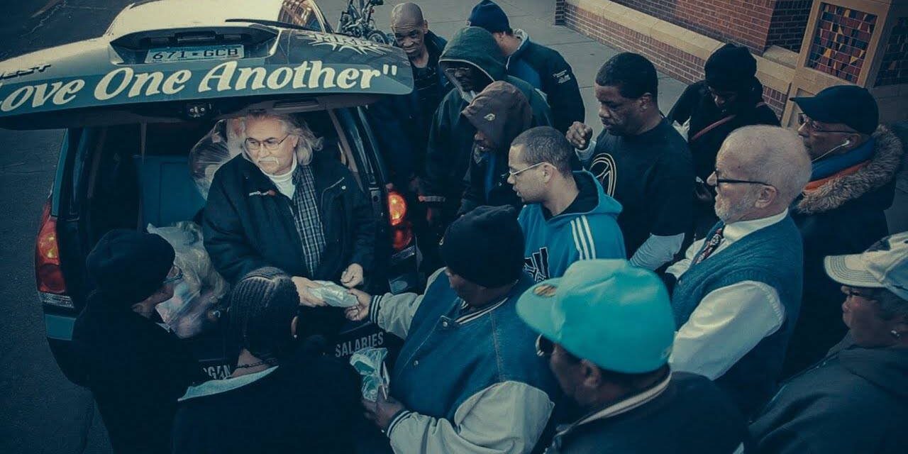 Kindhearted “Sandwich Man” Spends His Nights Feeding the Homeless