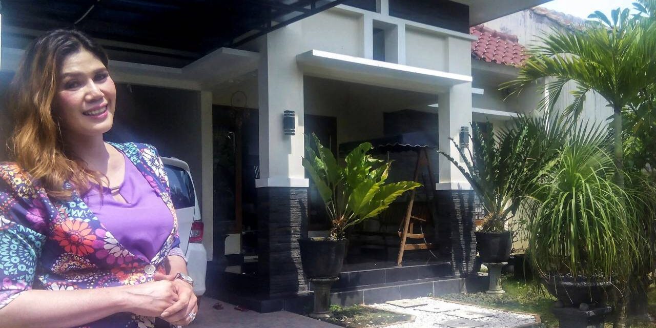 Indonesian Woman Puts House on the Market, Offers to Marry the Buyer