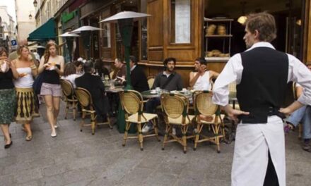 French Restaurants Seat Guests by How Good-Looking They Are