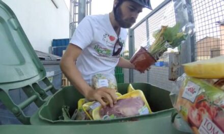 Guy Travels 3,000 Kilometers Eating Only from Dumpsters to Protest Against Food Waste