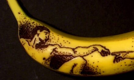 Talented Artist Tattoos Celebrity Portraits on Bananas