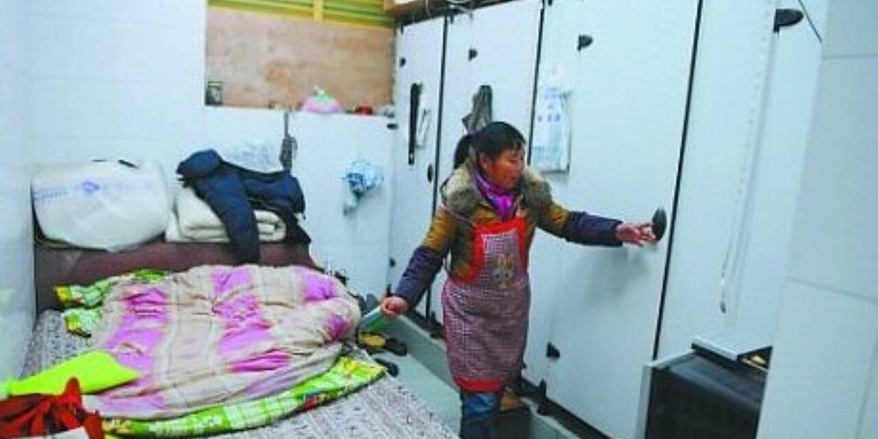 Poor Chinese Family Make Their Home in Public Toilet