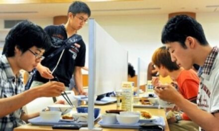 Japanese Universities Install Anti-Socializing Cafeteria Tables