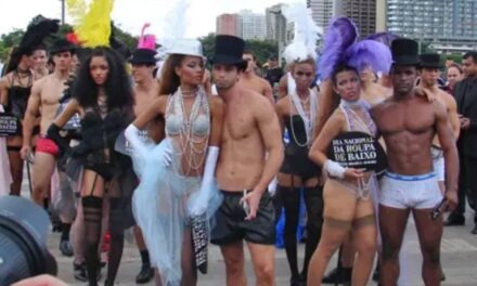 Near-nude Brazilian models celebrate underwear day