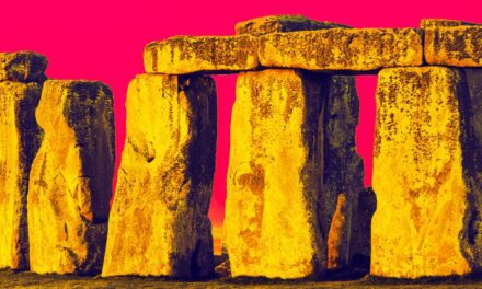 A “JAW-DROPPING” STUDY JUST REVEALED THE TRUE ORIGIN OF A STONEHENGE MEGALITH