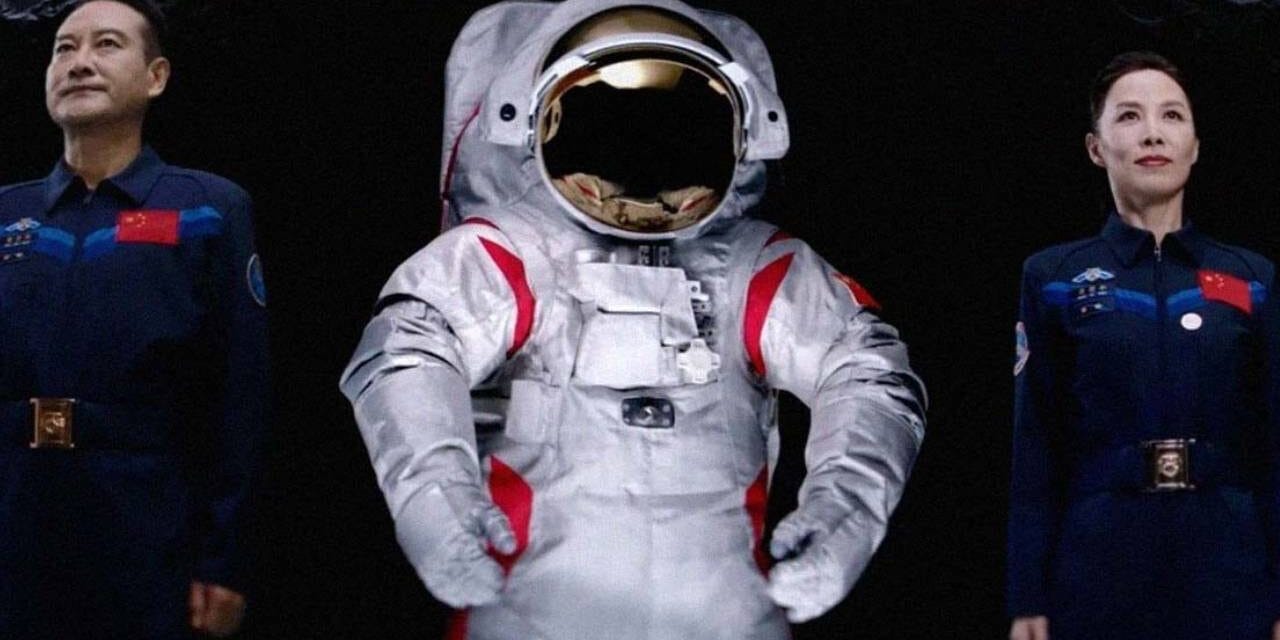 China Unveils Spacesuit for Upcoming Moon Landing