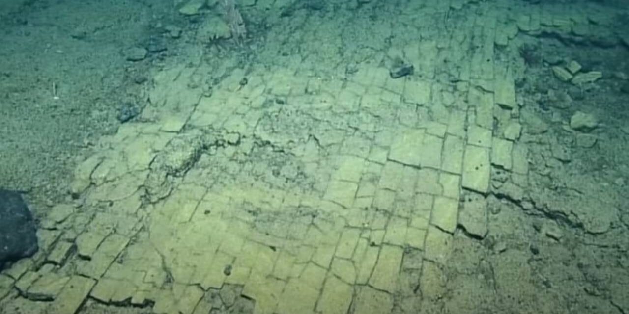 Scientists Found a ‘Yellow Brick Road’ at The Bottom of The Pacific Ocean