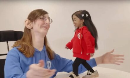 World’s tallest and shortest women meet for afternoon tea