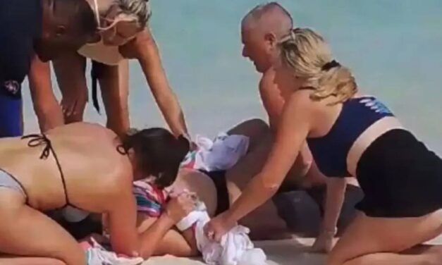 Woman Loses Both Hands Trying to “Interract” with Shark on Caribbean Beach