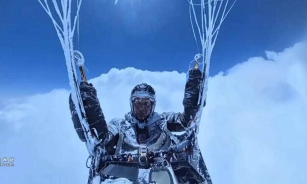 Paraglider Nearly Freezes to Death After Being Sucked Up 28,000 Feet into Clouds