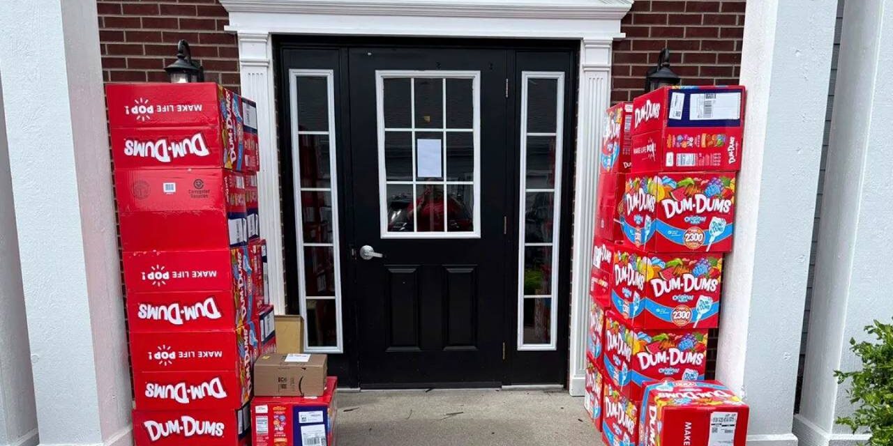 Boy orders 70,000 lollipops to his home using mom’s phone: ‘About fainted’