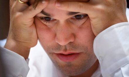 Chess grandmaster playing match against 140,000 people reveals expected result