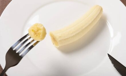 Etiquette expert criticized for claiming ‘only way’ to eat a banana is with knife and fork