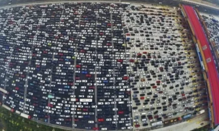 The World’s Longest Traffic Jam Lasted 12 Days, Stretched for 100 Km