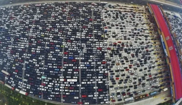 The World’s Longest Traffic Jam Lasted 12 Days, Stretched for 100 Km